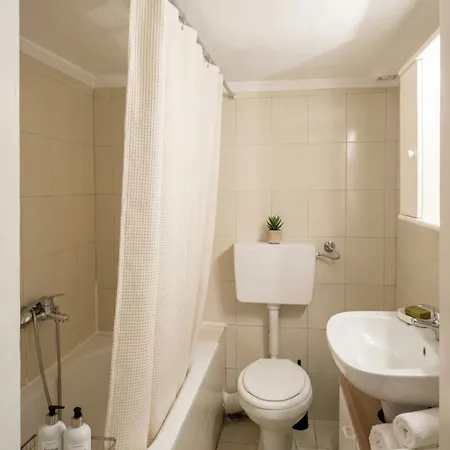 3br Spacious Center