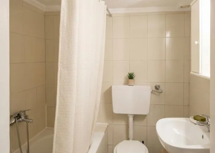 3br Spacious Center